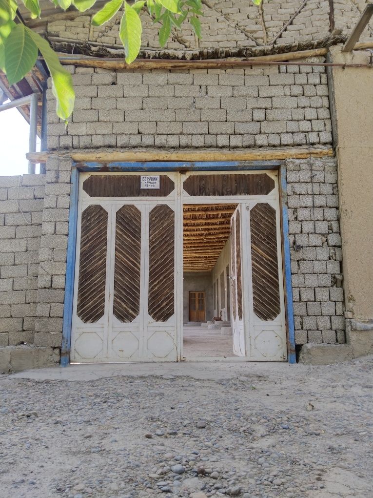Toshkent tumani Oltin tepa maxallasida 8,9 sotixli uy sotiladi