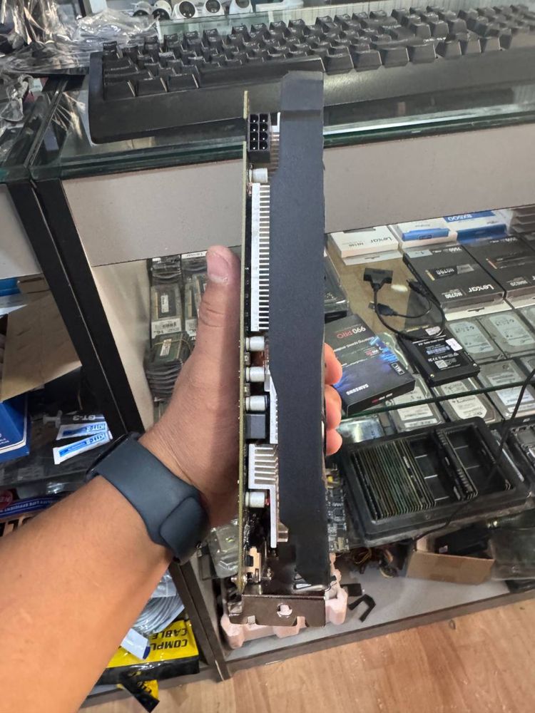 Sis gtx 1660 super  6gb 192bit ddr6 yaxshi holatda