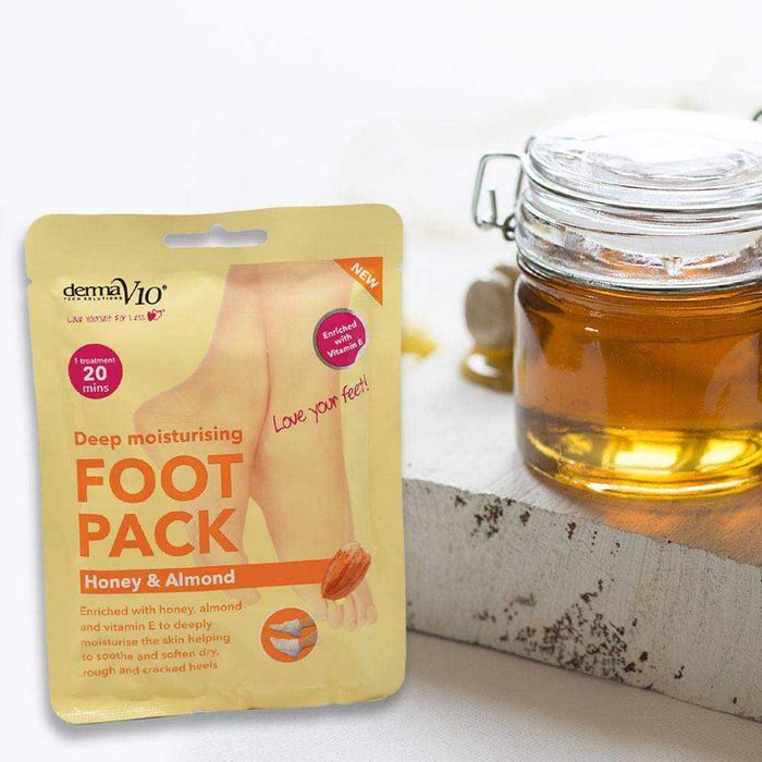 Derma V10 Пилинг и Хидратираща Маска за Крака 2 бр. за 10 лв.