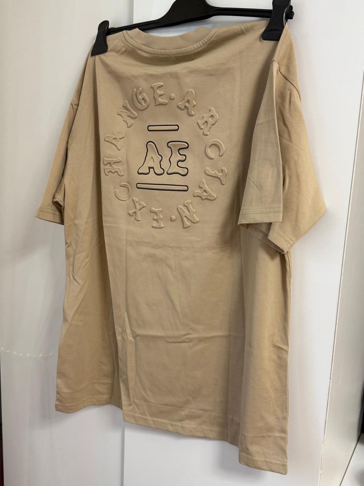 Tricou bej.        .