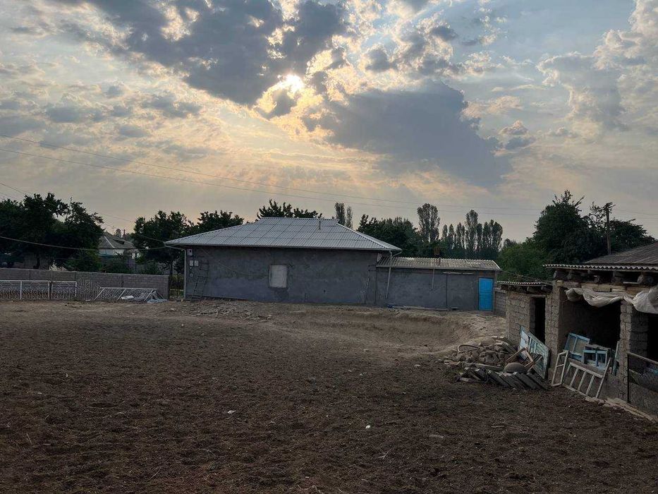 Dala hovli sotiladi (Chinoz tumanida)