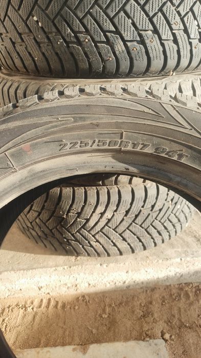 Продам зимнюю резину.