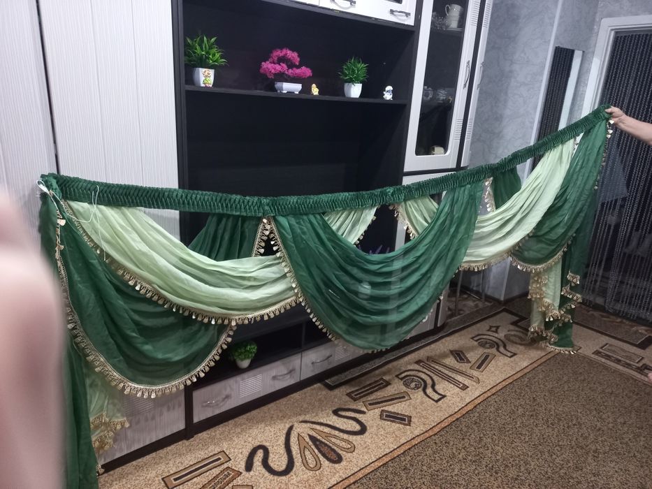 Отдам ламбрикен 3,5 метра.