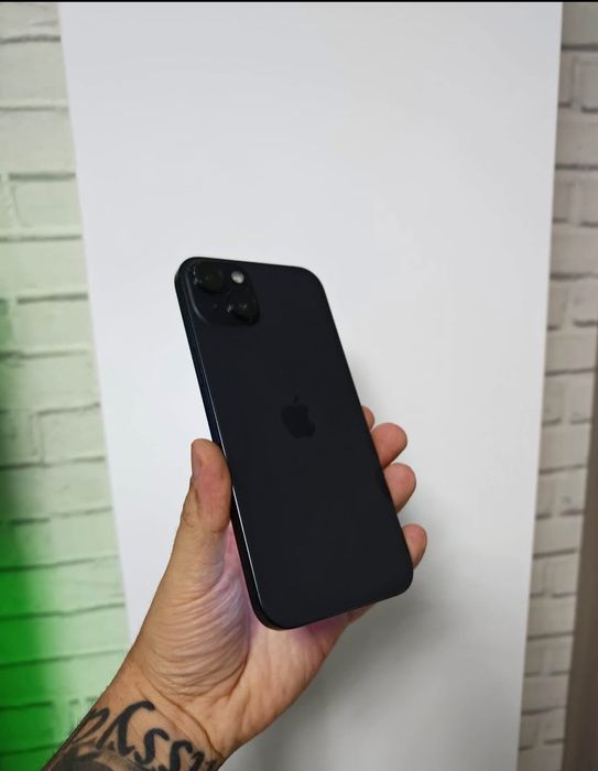 Vând iPhone 15 plus