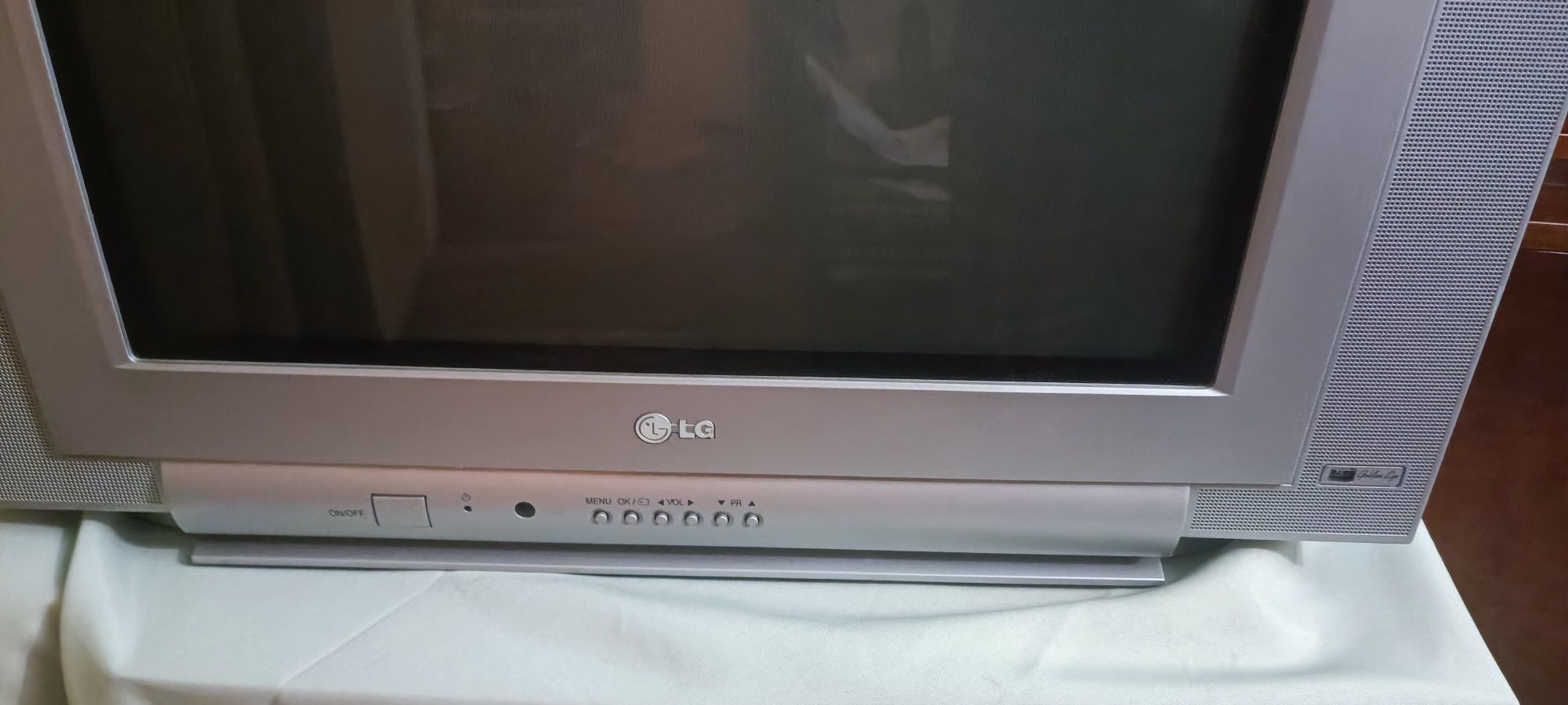 Продам телевизор lg 21fa2rgt9