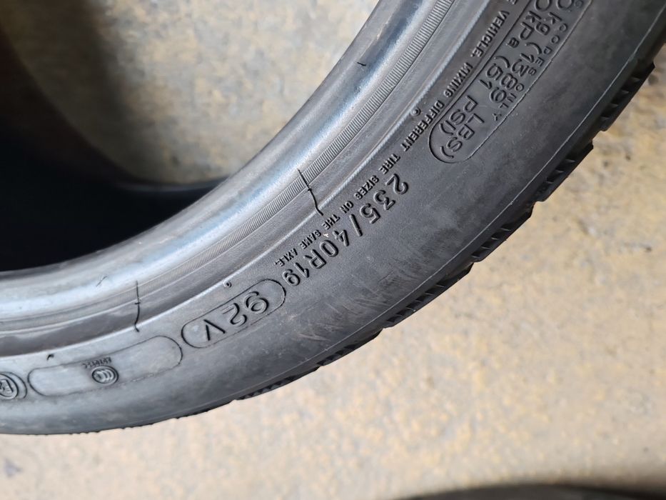 Vând cauciucuri 235/40/19 M+S 2 buc imp Germania//Michelin//