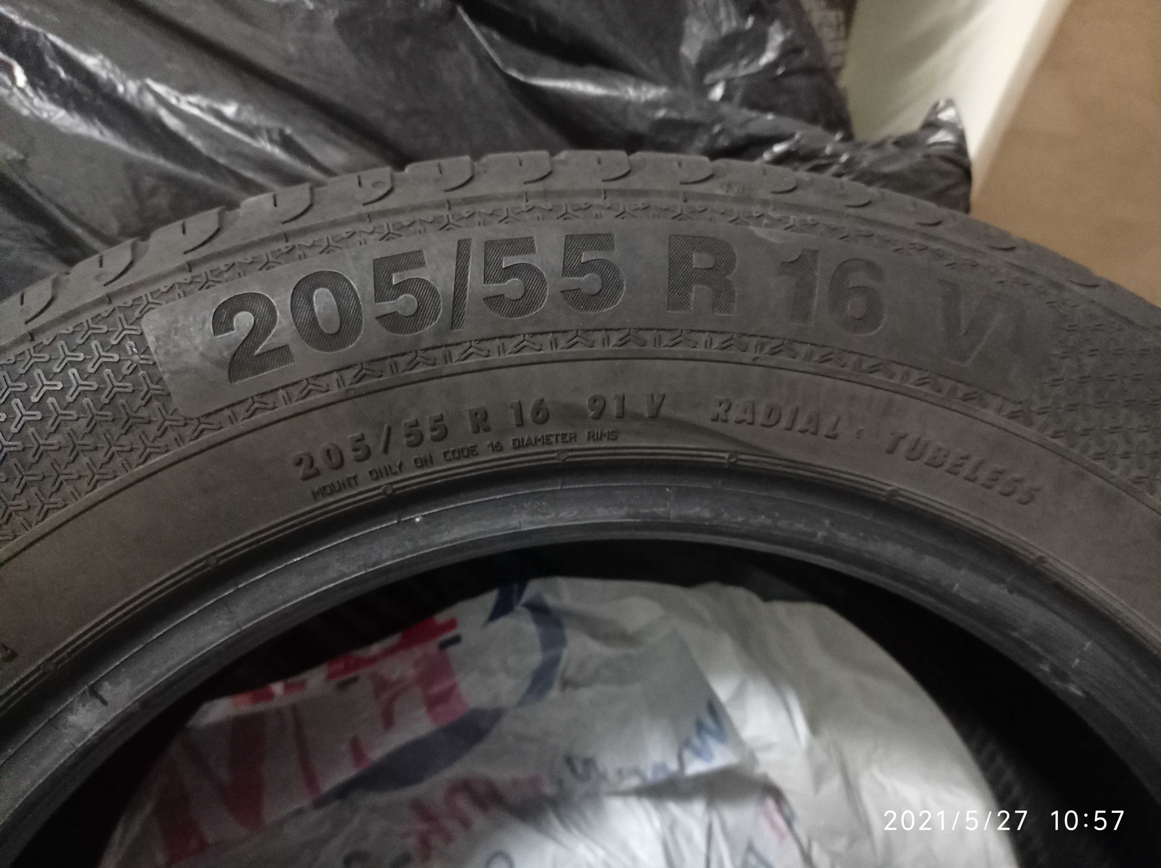 Два броя летни гуми "Barum"  205/55  R16 в отлично състояние!