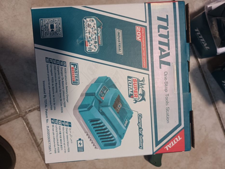 Зарядно устройство за Li-Ion батерии TOTAL INDUSTRIAL, 20 V, 4 A