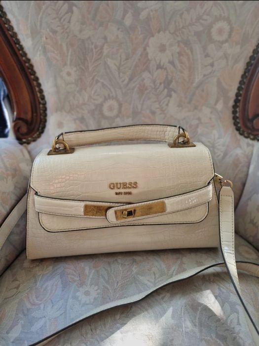Geantă originala guess in stare perfecta