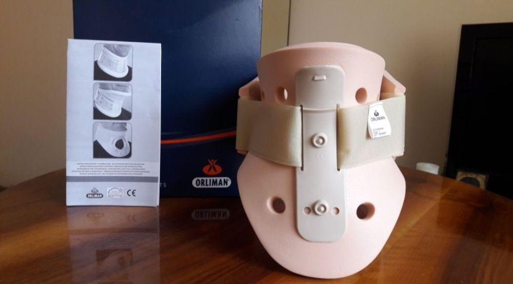 Guler cervical rigid cu orificiu traheal !