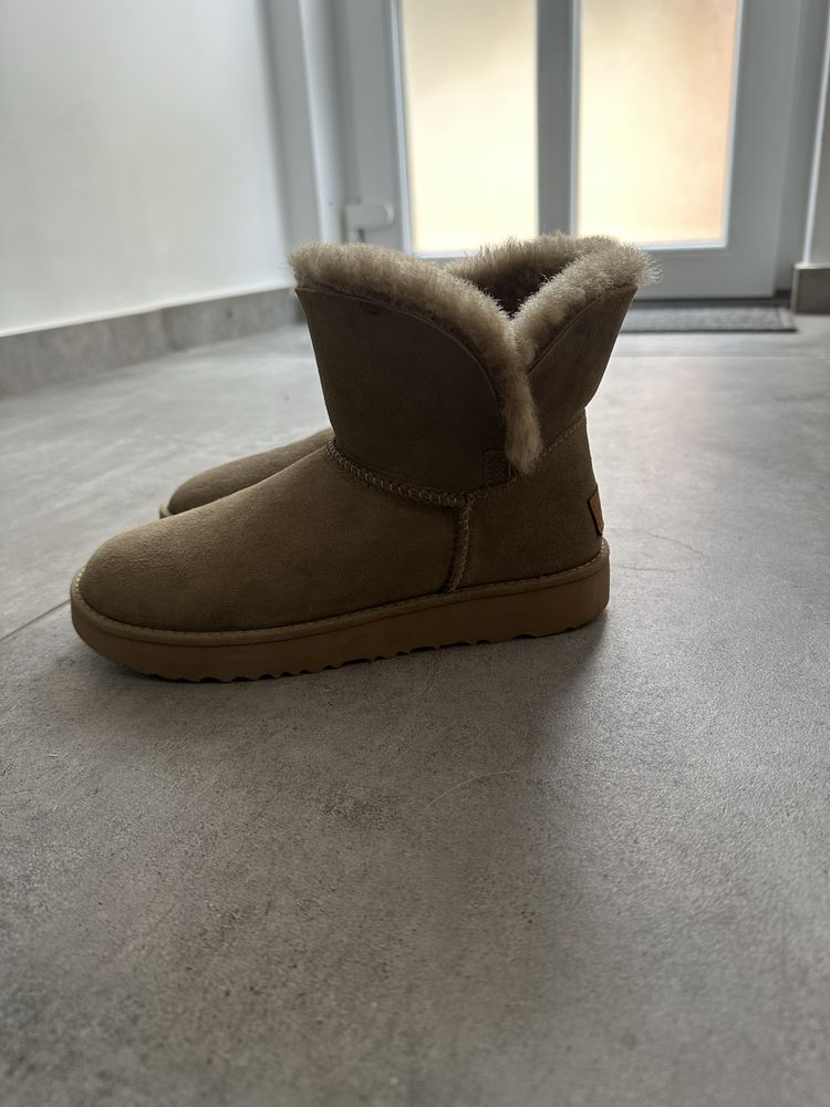 Cizme UGG, nepurtate