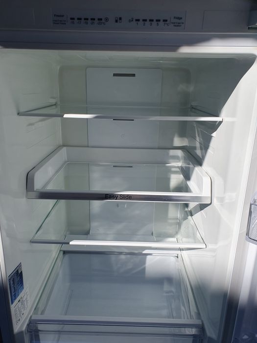 Vând Combină Frigorifică Samsung 311 litri!