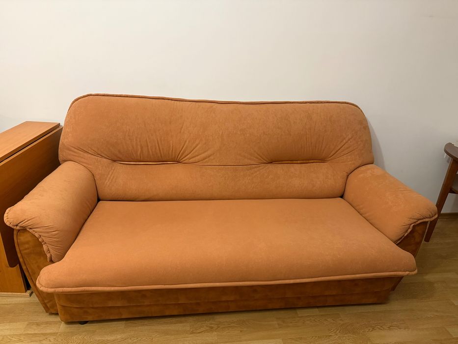 Canapea si 2 fotolii. Piele artificiala si stofa