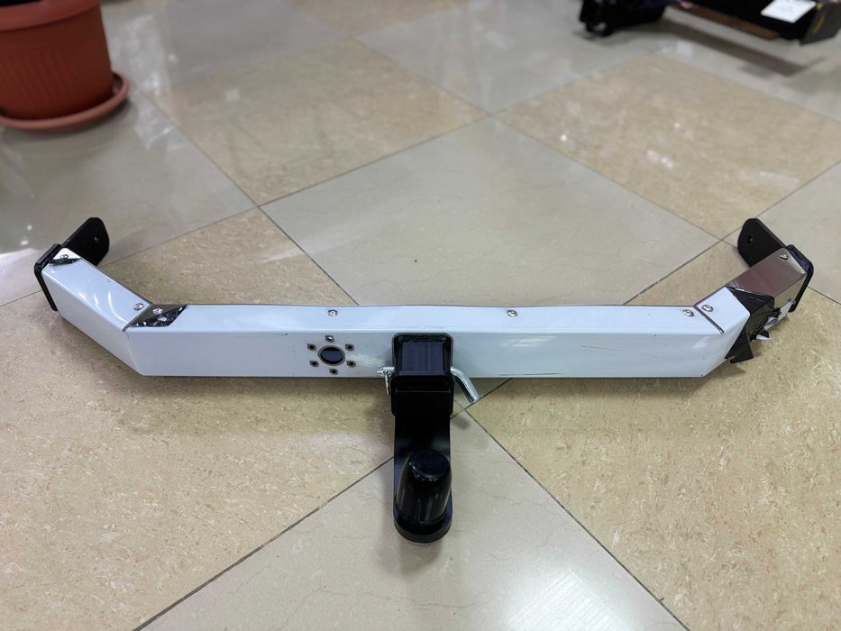 Фаркоп для Toyota Hilux (2005-)