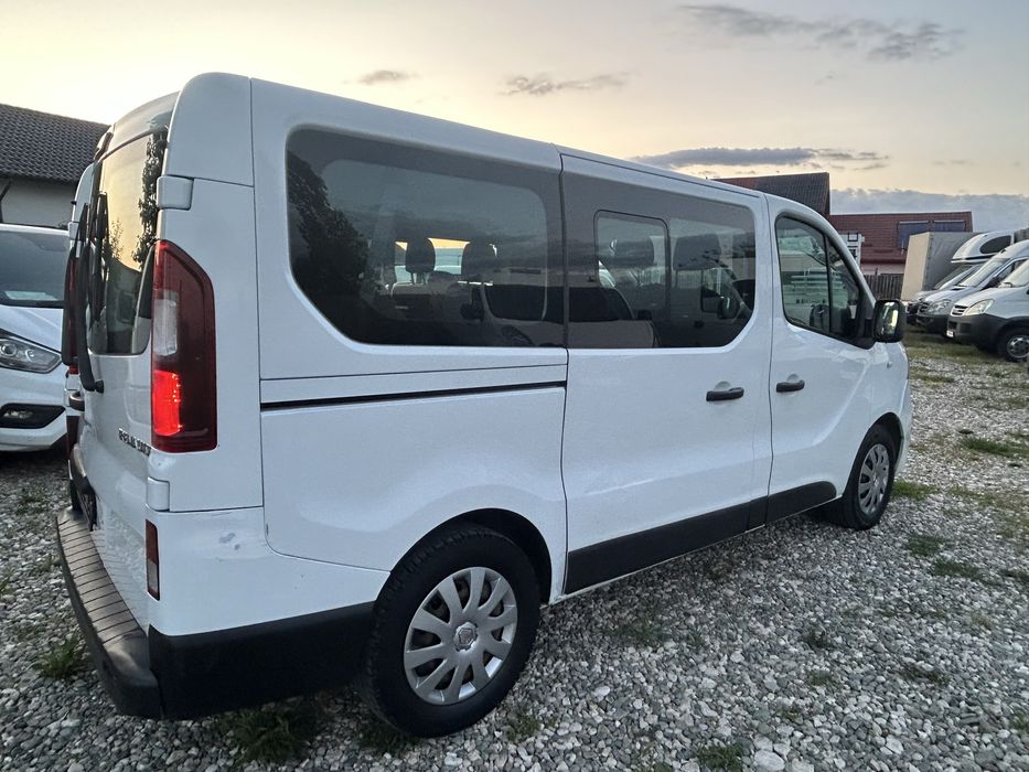 Renault trafic 2017/1,6 diesel euro6/ 9 locuri autoturism