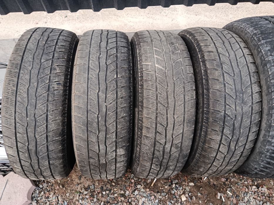 Продам резину 235,75,15