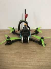 Drona racing FPV cu telecomanda FlySky