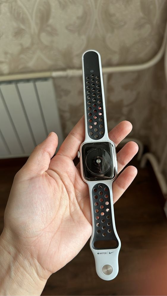 Часы apple watch  44 мм SE 100% аккумулятор