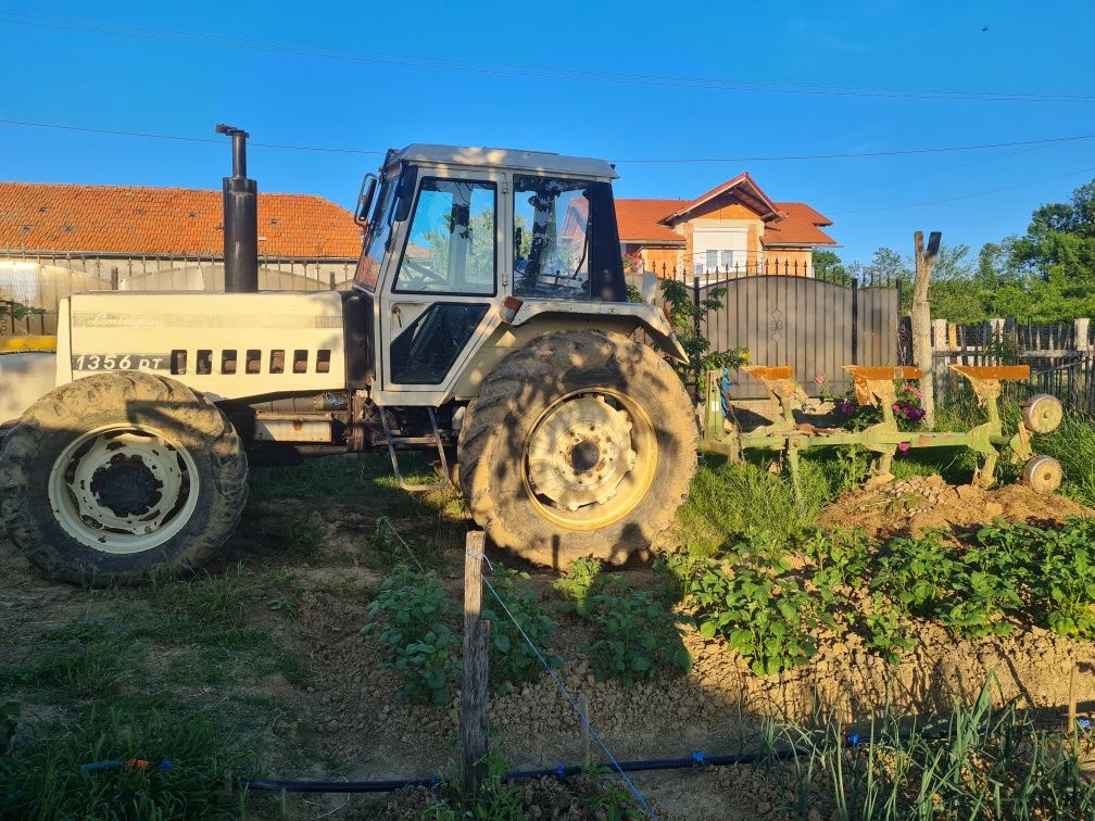 Vând lamborghini 1356 dt