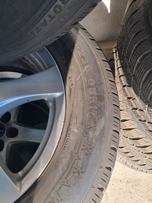 Vând anvelope cu jante de iarnă Dunlop