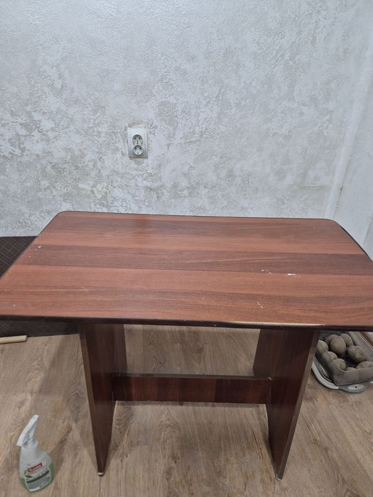 Продам кухонный стол 1,5 метра
