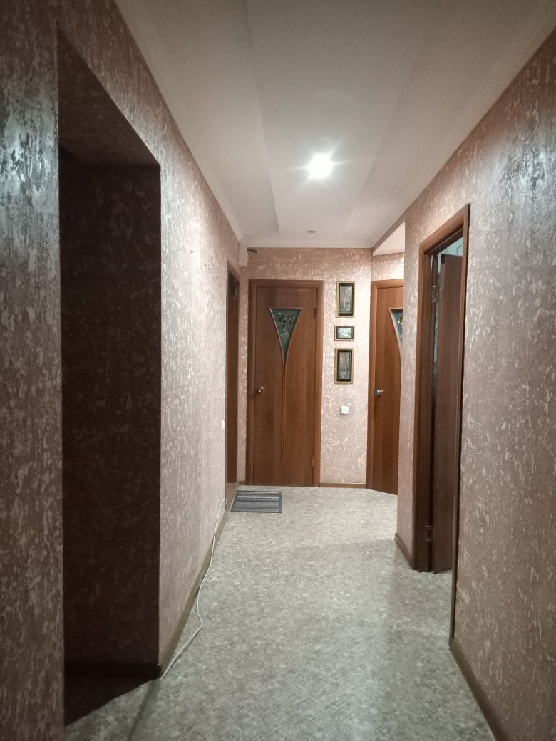 Сдаю -4-х.ком.кв. 6 мкр.