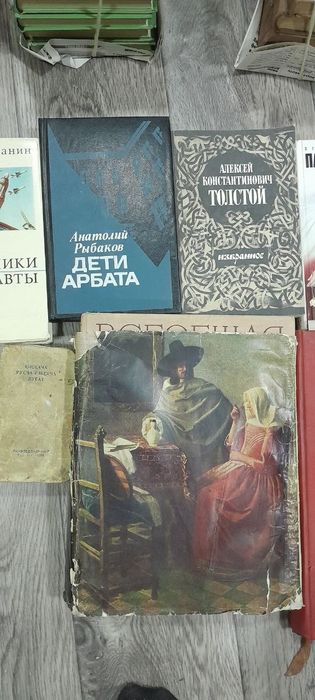 Книги примерно 450 шт