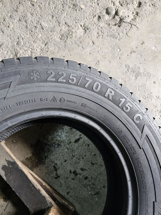 1 anvelopa iarna 225 70 15C Semperit