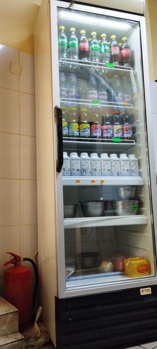 Vând vitrină frigorifică