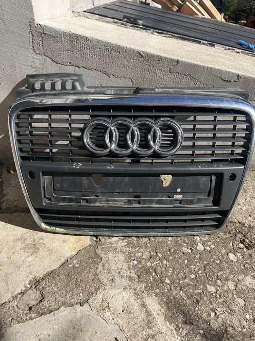 AUDI A4 B7 Решетка