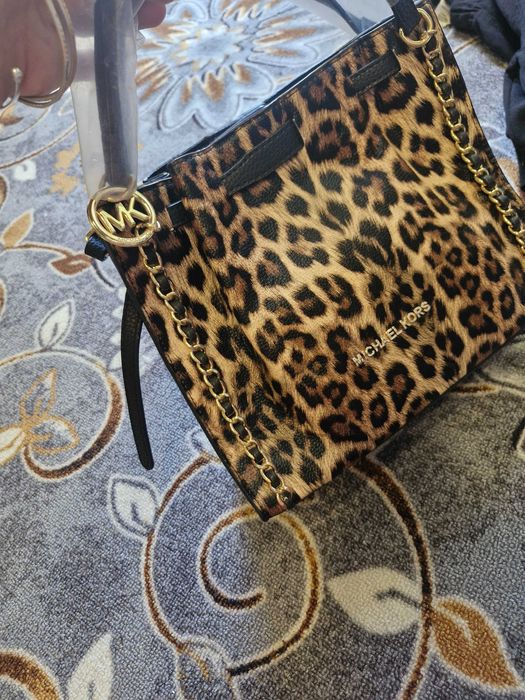 Geanta leopard mickel kors