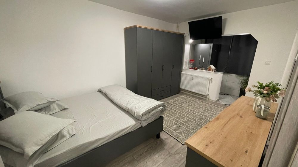 Închiriez garsoniera