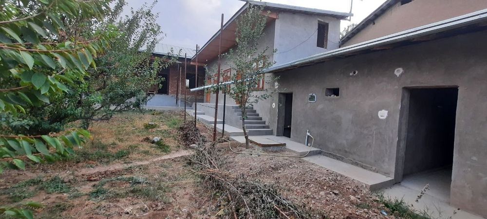 Паркентда 5 хонали уй