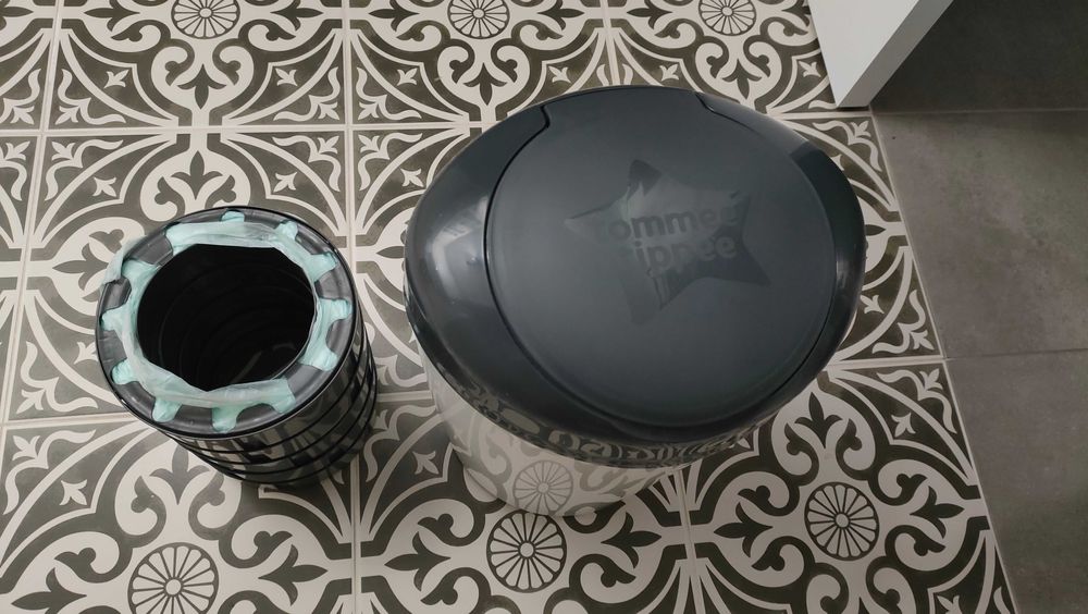 Хигиенен кош в комплект със 6 броя касети на Tommee tippee