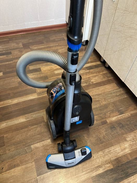 Пылесос. Филипс. Philips FC9735. отлично работает.
