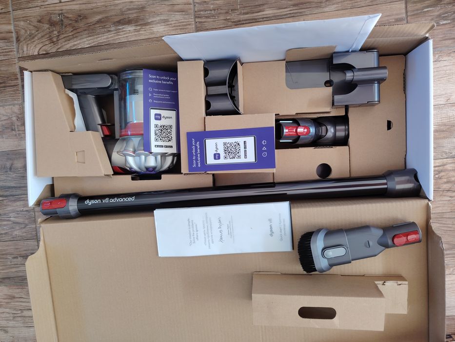 Ново!! Прахосмукачка Dyson v8 advanced