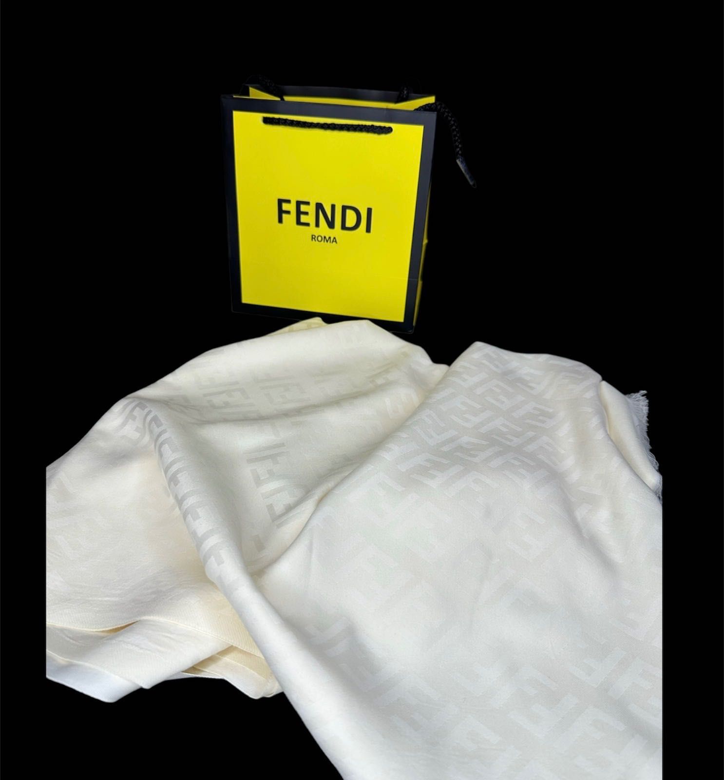 Fendi-Оригинален чисто нов дамски шал (коприна)