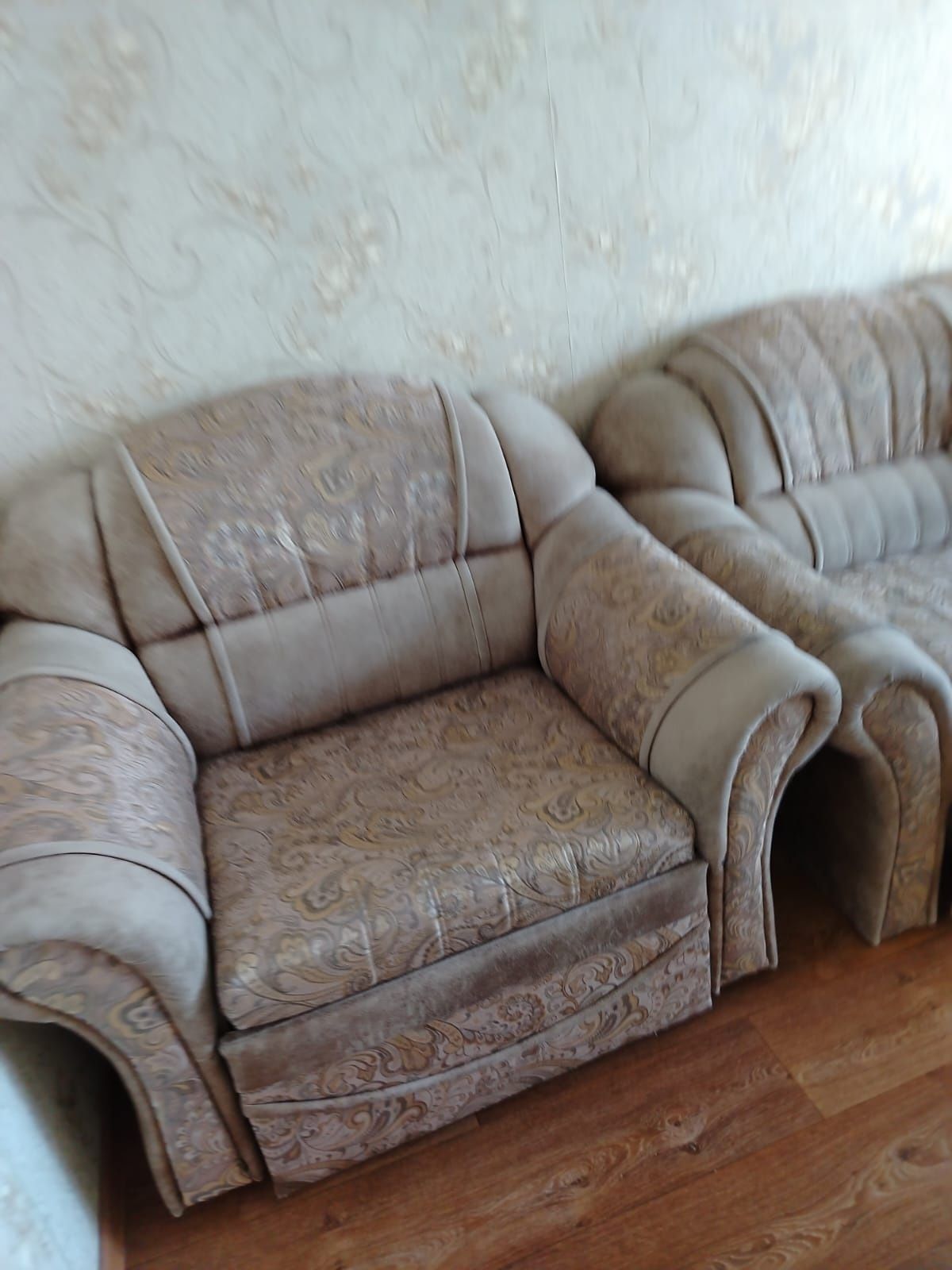 Продам диван с креслами