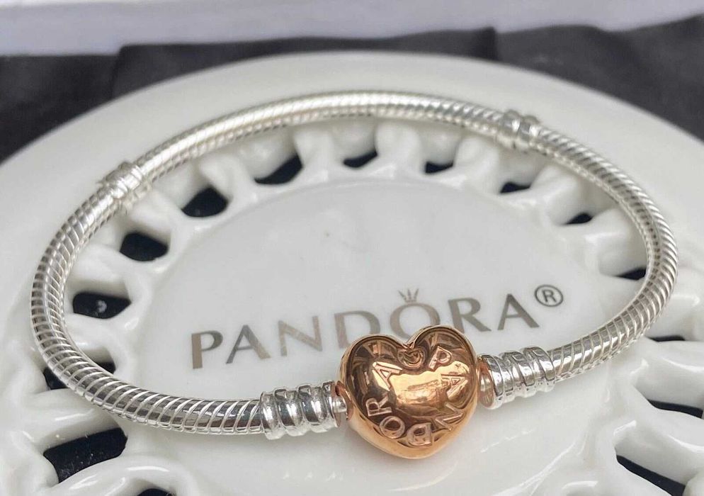 Гривна Пандора|Pandora