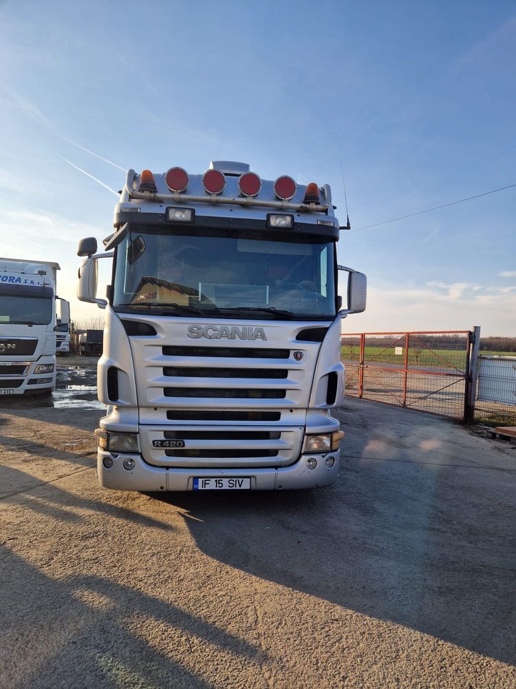 Camion cu macara Scania