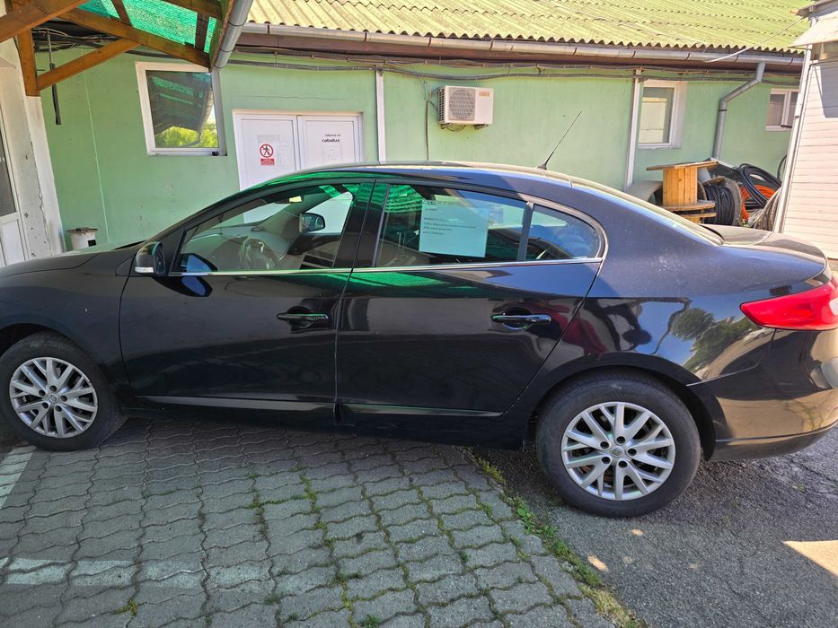 Se vinde un RENAULT FLUENCE 1.5dCi, 2015,în stare bună, 3000EUR, neg..