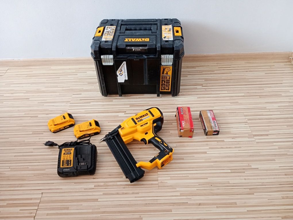 Pistol cuie lemn Dewalt DCN 680