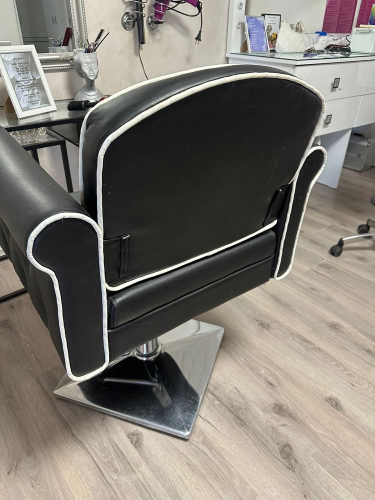 Scaun de coafor piele