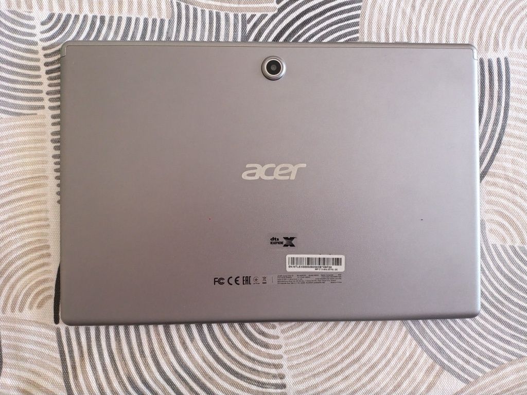 Продавам таблет Acer iconia one 10 B3-A50