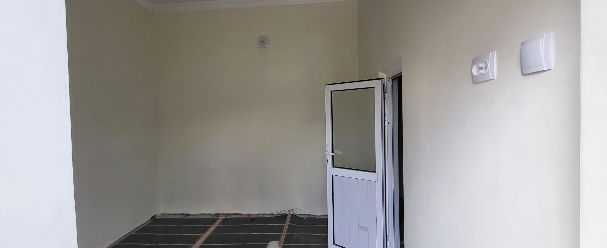 Kvartira bor 1 hona Yangiyol shahrida