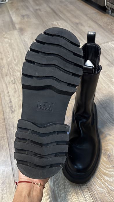 Три чифта нови боти