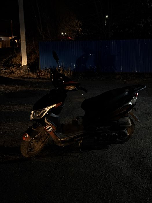 Продам скутер М8 125 кубов