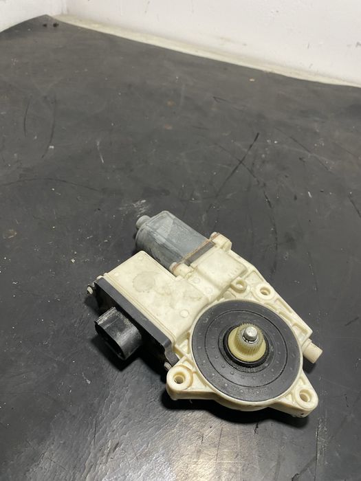 Motoras macara geam dreapta fata BMW X3 E83 | 6925964