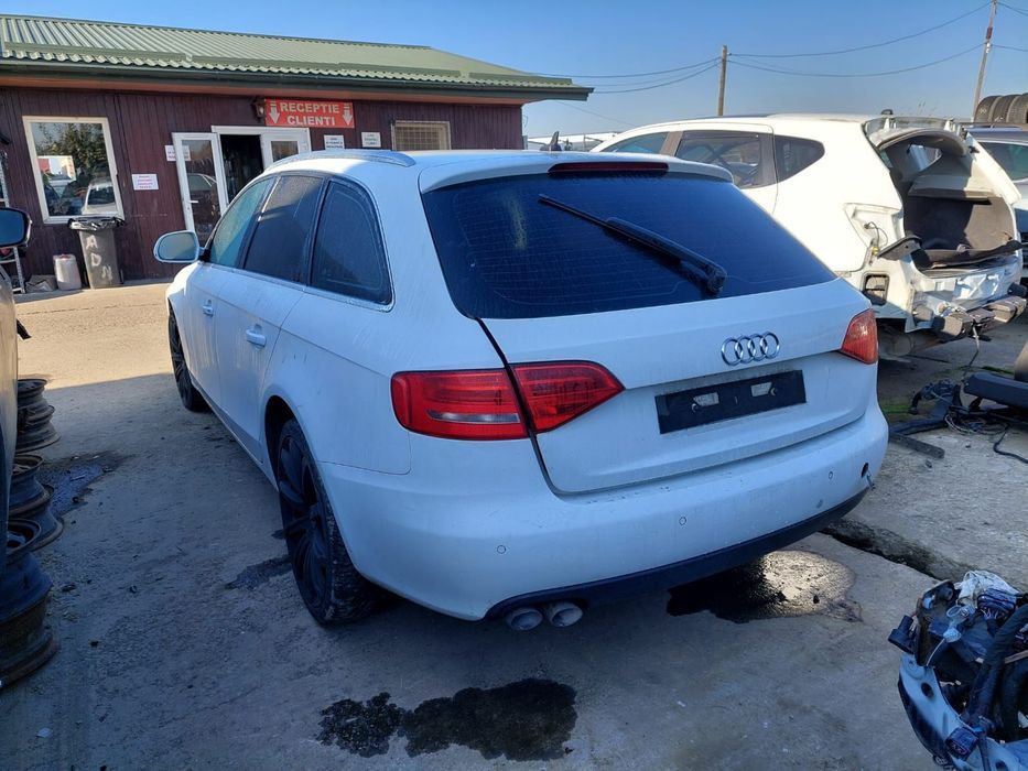 Dezmembram Audi A4 B8, an 2010, 2.0 TDI cod CAGA, cutie manuala
