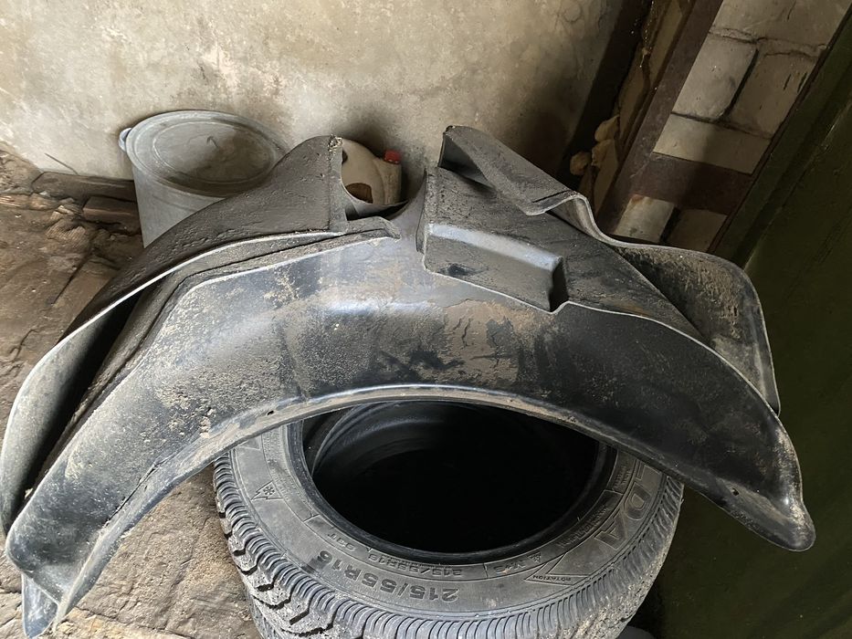 Продам задние подкрылки от приоры